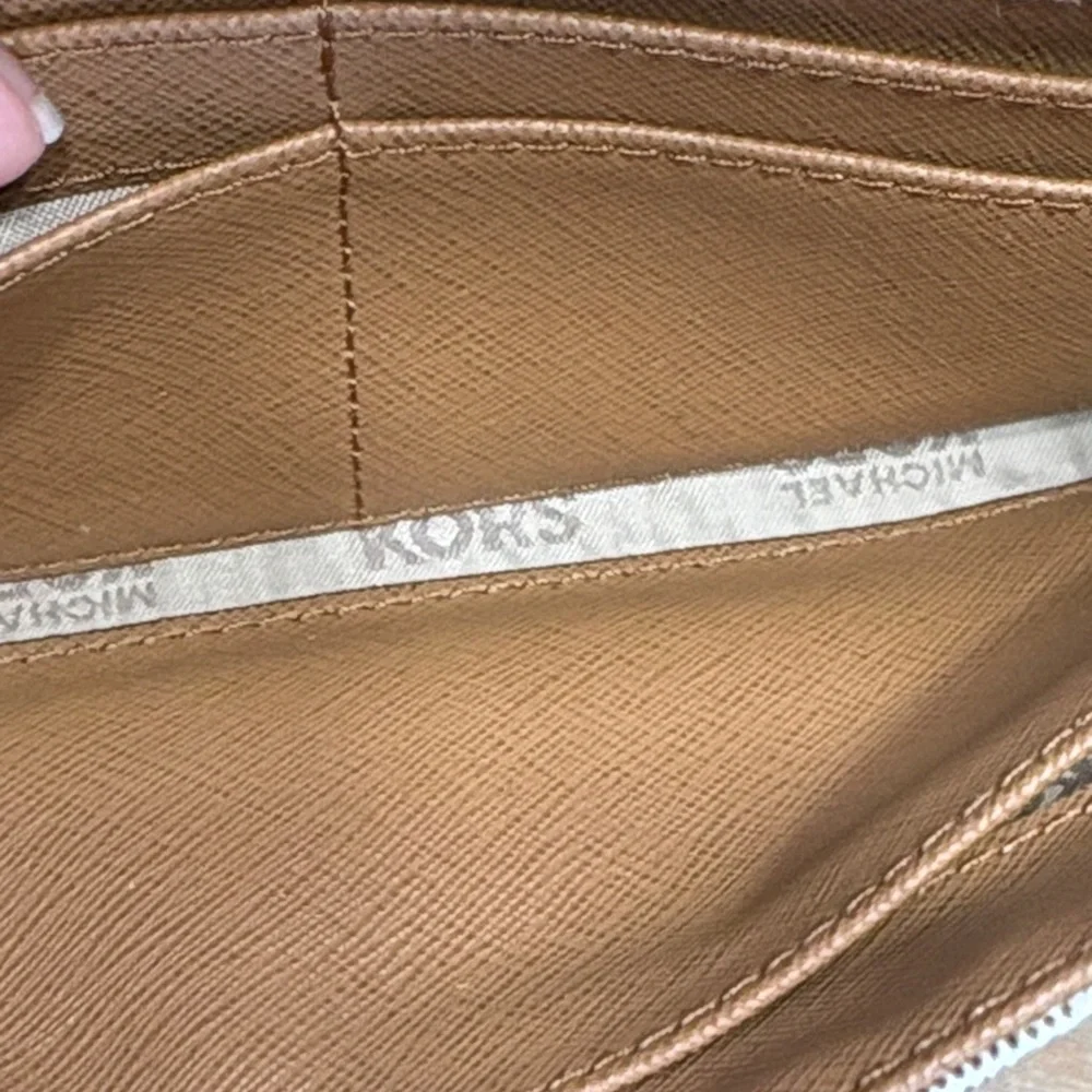 Michael Kors White and Gold Logo Wallet - Picture 10 of 10